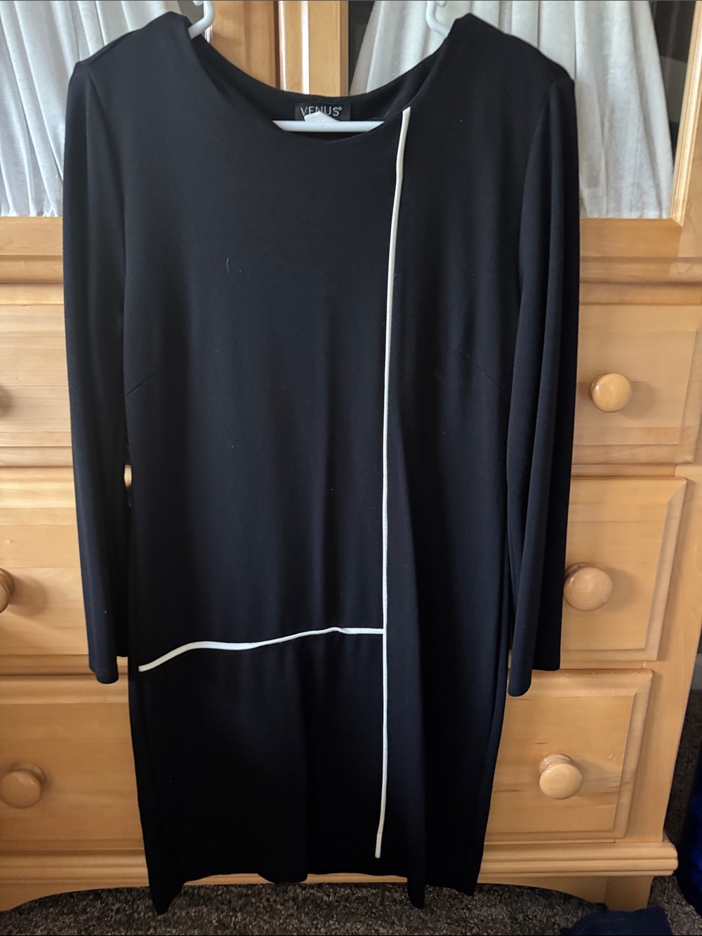 VENUS Black Long Sleeve Shift Dress with White Piping
